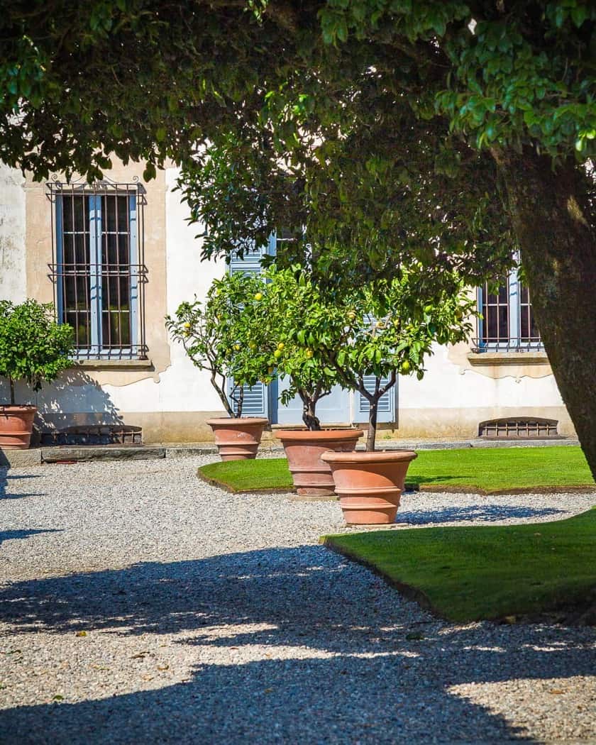 Panorama spettacolare dalla sommità del giardino verso le Prealpi lombarde
