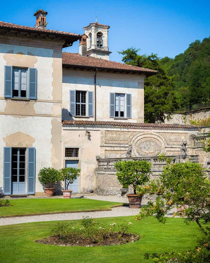 Viale monumentale del giardino che sale verso il belvedere