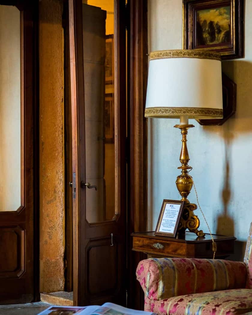 Dettaglio di affresco settecentesco all’interno della Villa Della Porta Bozzolo